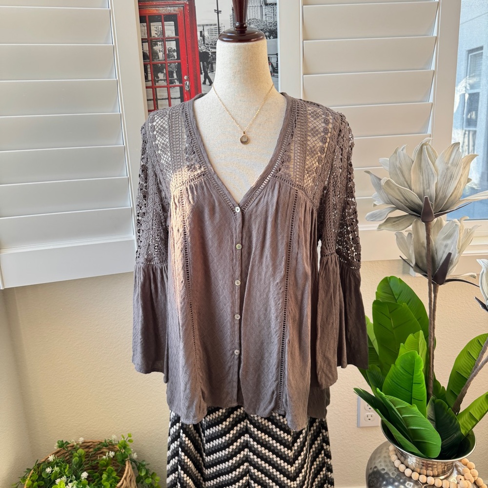 Love-stitch. Size L.  Charcoal Lace Blouse